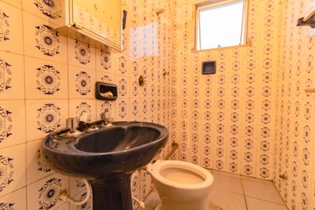 Casa à venda com 95m², 4 quartos e 4 vagas Casa à venda com 95m², 4 quartos e 4 vagasBanheiro Social