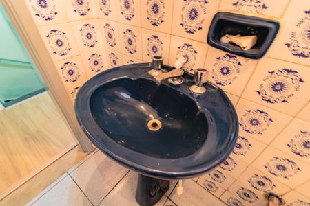 Casa à venda com 95m², 4 quartos e 4 vagas Casa à venda com 95m², 4 quartos e 4 vagasBanheiro Social