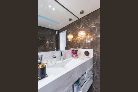 Casa à venda com 300m², 4 quartos e 8 vagas Casa à venda com 300m², 4 quartos e 8 vagasBanheiro da suíte