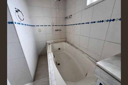 Casa de condomínio para alugar com 254m², 4 quartos e 3 vagas Casa de condomínio para alugar com 254m², 4 quartos e 3 vagasBanheiro Suite