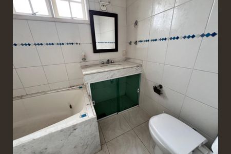 Casa de condomínio para alugar com 254m², 4 quartos e 3 vagas Casa de condomínio para alugar com 254m², 4 quartos e 3 vagasBanheiro Suite