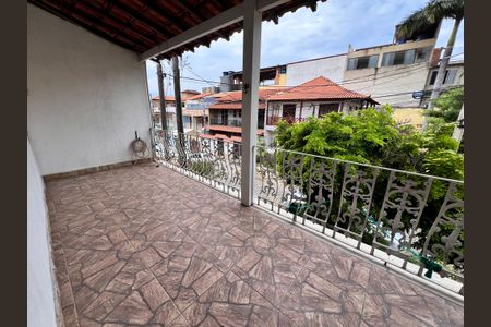 Casa de condomínio para alugar com 254m², 4 quartos e 3 vagas Casa de condomínio para alugar com 254m², 4 quartos e 3 vagasVaranda