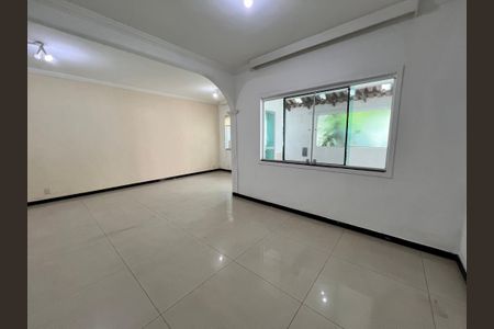 Casa de condomínio para alugar com 254m², 4 quartos e 3 vagas Casa de condomínio para alugar com 254m², 4 quartos e 3 vagasSala