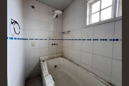 Casa de condomínio para alugar com 254m², 4 quartos e 3 vagas Casa de condomínio para alugar com 254m², 4 quartos e 3 vagasBanheiro Suite