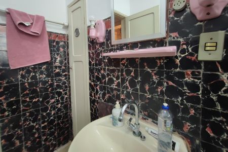 Casa à venda com 280m², 3 quartos e 2 vagasBanheiro