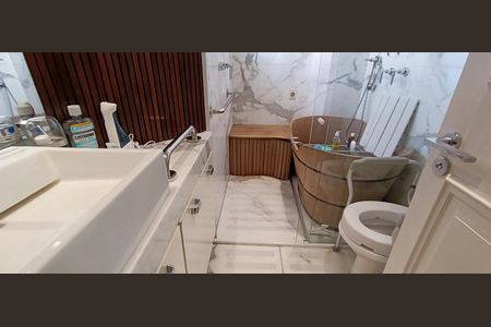 Apartamento à venda com 162m², 3 quartos e 3 vagas Apartamento à venda com 162m², 3 quartos e 3 vagasBanheiro da Suíte Master