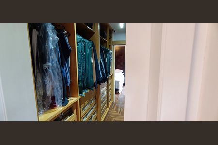 Apartamento à venda com 162m², 3 quartos e 3 vagas Apartamento à venda com 162m², 3 quartos e 3 vagasCloset da Suíte Master