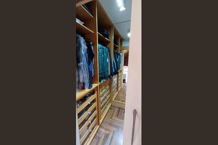 Apartamento à venda com 162m², 3 quartos e 3 vagas Apartamento à venda com 162m², 3 quartos e 3 vagasCloset da Suíte Master