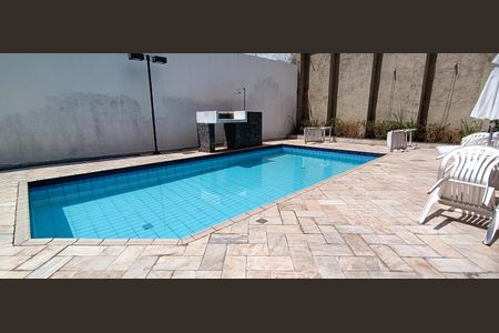 Apartamento à venda com 162m², 3 quartos e 3 vagas Apartamento à venda com 162m², 3 quartos e 3 vagasÁrea comum - Piscina