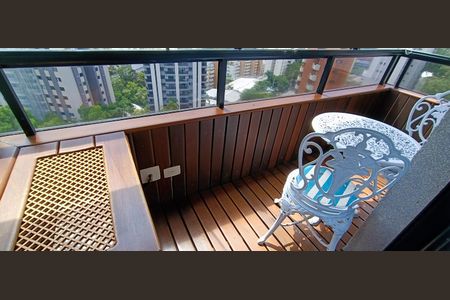 Apartamento à venda com 162m², 3 quartos e 3 vagas Apartamento à venda com 162m², 3 quartos e 3 vagasVaranda da Suíte 1