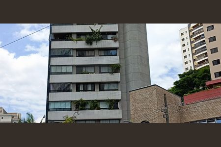 Apartamento à venda com 162m², 3 quartos e 3 vagas Apartamento à venda com 162m², 3 quartos e 3 vagasFachada