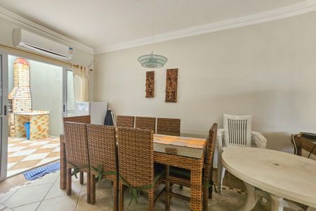 Casa de condomínio para alugar com 600m², 4 quartos e 2 vagasSala