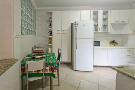 Casa de condomínio para alugar com 600m², 4 quartos e 2 vagasCozinha