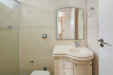 Casa de condomínio para alugar com 600m², 4 quartos e 2 vagasBanheiro da Suíte 1