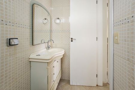 Casa de condomínio para alugar com 600m², 4 quartos e 2 vagasBanheiro da Suíte 1