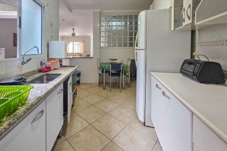 Casa de condomínio para alugar com 600m², 4 quartos e 2 vagasCozinha