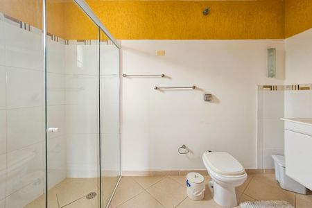 Casa de condomínio para alugar com 600m², 4 quartos e 2 vagasBanheiro da Suíte 2