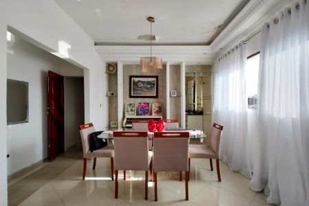 Casa para alugar com 240m², 2 quartos e sem vagaSala