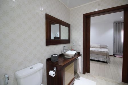 Casa de condomínio à venda com 428m², 4 quartos e 4 vagasQuarto 3 - Banheiro da Suíte