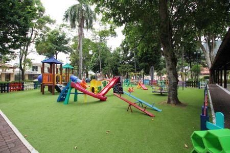 Casa de condomínio à venda com 428m², 4 quartos e 4 vagasPlayground