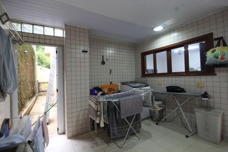 Casa de condomínio à venda com 428m², 4 quartos e 4 vagasÁrea de Serviço