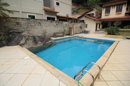 Casa de condomínio à venda com 428m², 4 quartos e 4 vagasPiscina