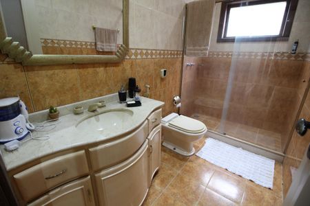 Casa de condomínio à venda com 428m², 4 quartos e 4 vagasBanheiro Social 1