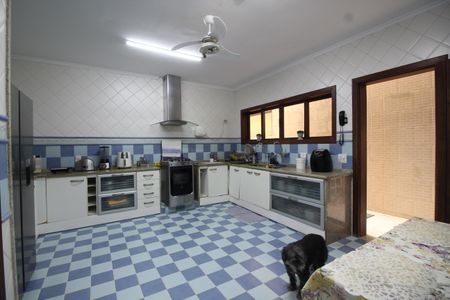 Casa de condomínio à venda com 428m², 4 quartos e 4 vagasCozinha