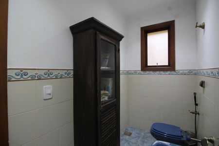 Casa de condomínio à venda com 428m², 4 quartos e 4 vagasLavabo