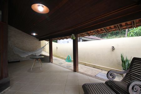 Casa de condomínio à venda com 428m², 4 quartos e 4 vagasVaranda