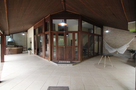 Casa de condomínio à venda com 428m², 4 quartos e 4 vagasVaranda