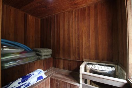 Casa de condomínio à venda com 428m², 4 quartos e 4 vagasSauna