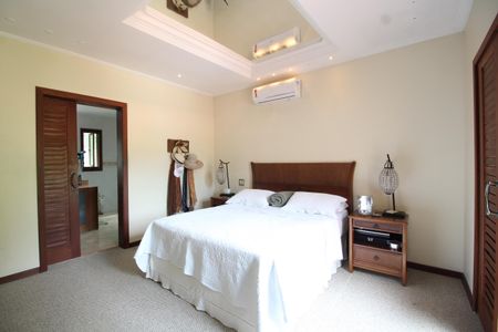 Casa de condomínio à venda com 428m², 4 quartos e 4 vagasQuarto 4 - Suíte