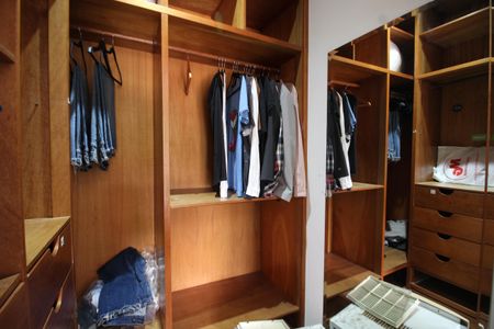 Casa de condomínio à venda com 428m², 4 quartos e 4 vagasQuarto 1 - Closet