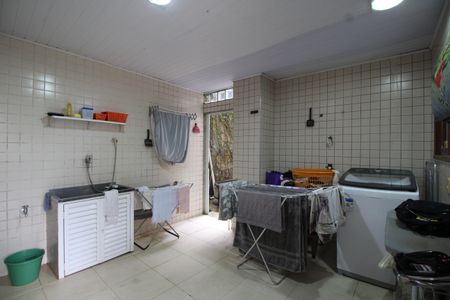 Casa de condomínio à venda com 428m², 4 quartos e 4 vagasÁrea de Serviço