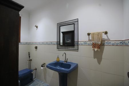 Casa de condomínio à venda com 428m², 4 quartos e 4 vagasLavabo