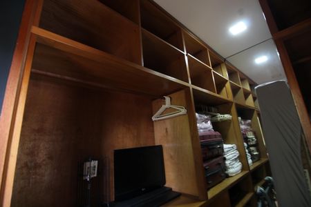 Casa de condomínio à venda com 428m², 4 quartos e 4 vagasQuarto 2 - Closet