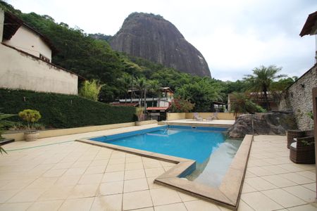 Casa de condomínio à venda com 428m², 4 quartos e 4 vagasPiscina