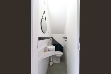 Casa de condomínio à venda com 124m², 3 quartos e 2 vagasLavabo