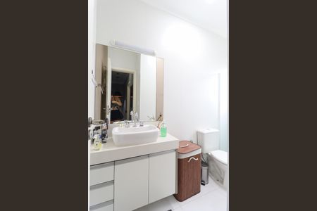 Casa de condomínio à venda com 124m², 3 quartos e 2 vagasBanheiro