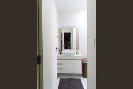 Casa de condomínio à venda com 124m², 3 quartos e 2 vagasBanheiro