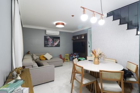 Casa de condomínio à venda com 124m², 3 quartos e 2 vagasSala