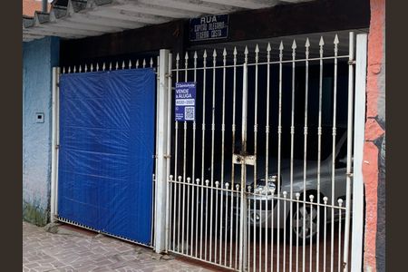 Casa à venda com 300m², 2 quartos e 2 vagasFachada e Placa