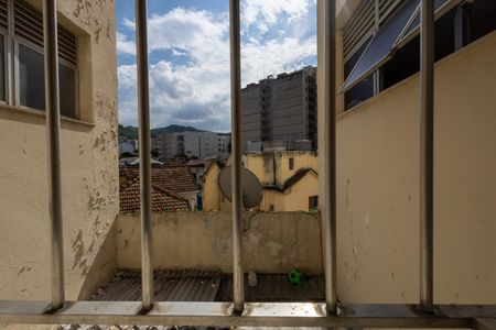 Apartamento para alugar com 77m², 2 quartos e 1 vagaÁrea de Serviço Vista