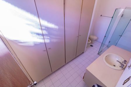 Casa à venda com 300m², 4 quartos e 3 vagasBanheiro /Suíte 1