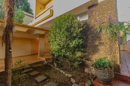 Casa à venda com 300m², 4 quartos e 3 vagasFachada