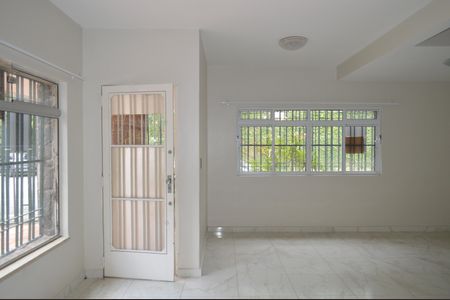 Casa à venda com 217m², 5 quartos e 2 vagasSala