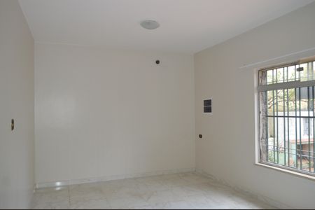 Casa à venda com 217m², 5 quartos e 2 vagasSala