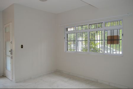 Casa à venda com 217m², 5 quartos e 2 vagasSala