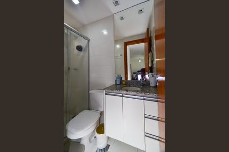 Apartamento para alugar com 76m², 2 quartos e 2 vagasBanheiro social